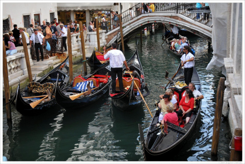 #Wenecja #gondola #gondolier #turyści