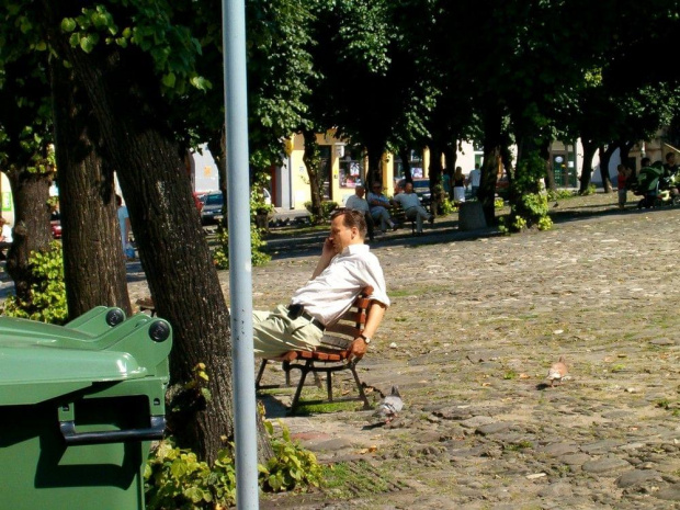 taki gościu sobie siedział na rynku w naszym pieknym mieście :) moze ktos go rozpozna :) Pozdrawiam #Przemyśl