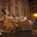 fontanna di trevi nocą