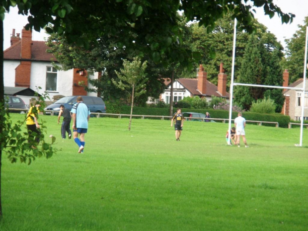 wracalam z basenu, a chlopaki grali w rugby.