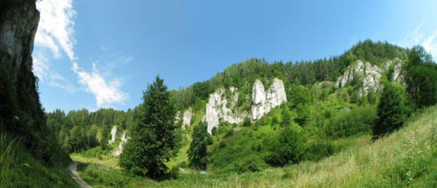 Dolina Kobylańska. Nowy PS działa cuda. Panoramka sklejona z 3 fotek.