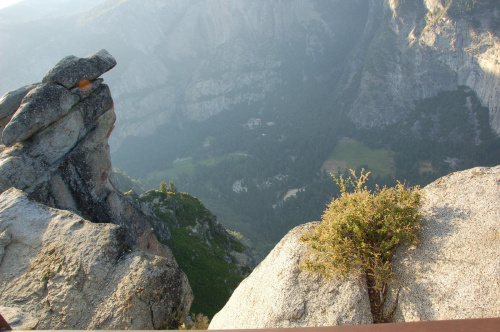 Hanger Cliff, widziałem fotkę z ludźmi którzy tam wyszli (ale czy zeszli?) - Yosemite NP - Kalifornia #usa #wycieczka