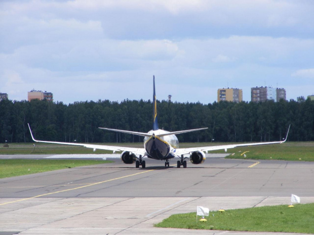 Ryanair kołuje na pas w Bydgoszczy #lotnictwo