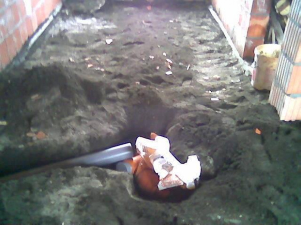 jeszcze przed chudziakiem pany położyły rurkie pod .....