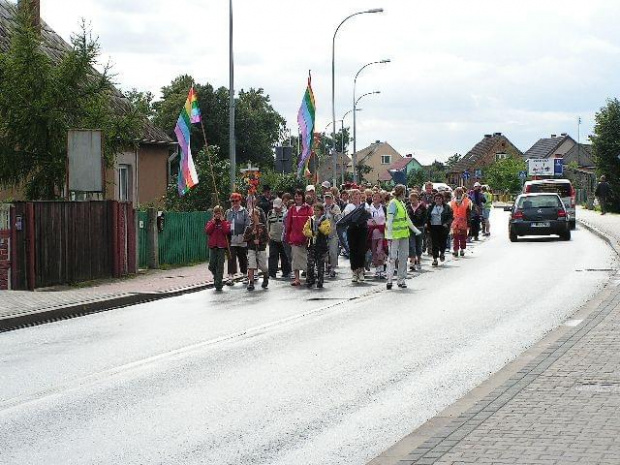 Pielgrzymka piesza Grupa Teczowa A. D. 2007. 29 lipca - 12 sierpnia z Kostrzyna nad Odrą na Jasną Górę. Tegoroczna liczyła 96 uczestników i znów przeszła ponad 440 kilometrów... #pielgrzymka