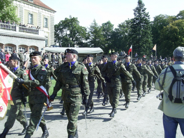 Wyróżnione pododdziały jednostek udziałem w uroczystości... #Militaria #Imprezy #Plenerowe