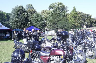 Zostali od razu zaproszeni na żołnierską grochówkę. #Militaria #Imprezy #Plenerowe