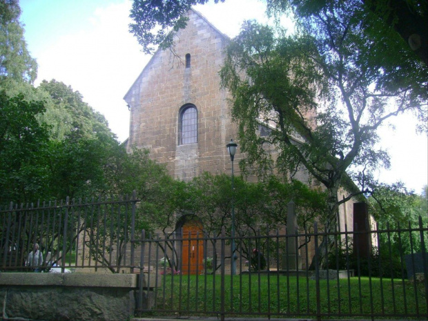 Gamle Aker Kirke, Akersveien