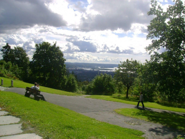 Restauracja poniżej skoczni, widok na Oslo i fiord