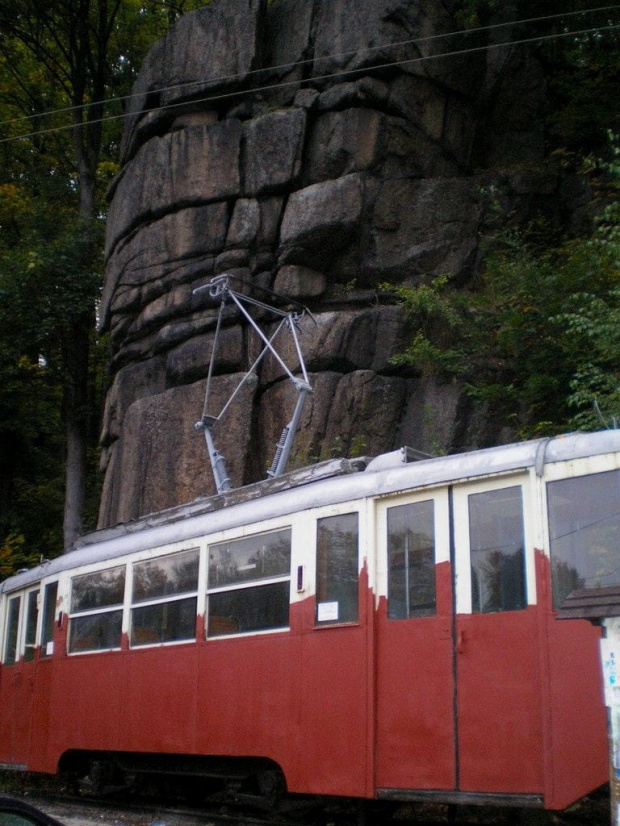 Tramwaj w Podgórzynie Górnym. Do XII 1964r. dojeżdzał tu tramwaj z Jeleniej Góry